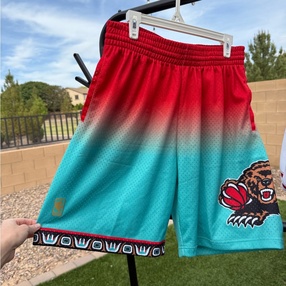 NBA FADEAWAY SWINGMAN
SHORTS GRIZZLIES 1996. MITCHELL & NESS BASKETBALL SHORTS.